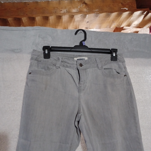 Canyon River Blues Women's Denim Capri Gray Jeans Size 12 Mid Rise. - Picture 2 of 10
